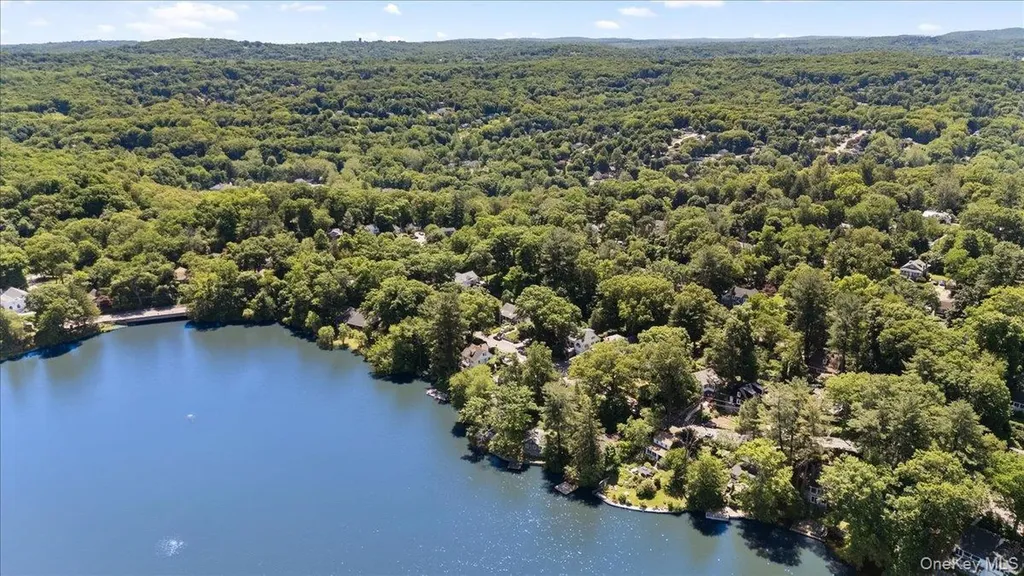 184 Lake Drive Lake Peekskill NY 10537