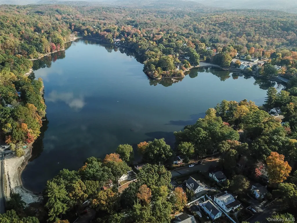 184 Lake Drive Lake Peekskill NY 10537