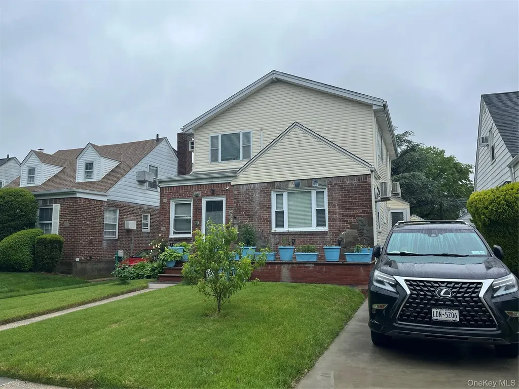 8622 251st Street Bellerose NY 11426
