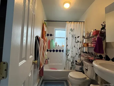 8622 251st Street Bellerose NY 11426