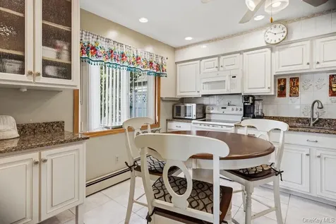 48 Lawrence Avenue Holbrook NY 11741
