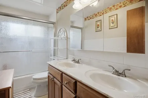 48 Lawrence Avenue Holbrook NY 11741