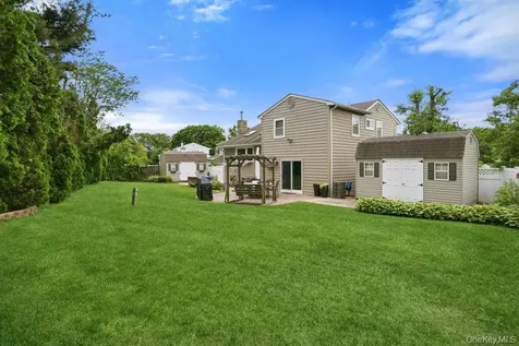 48 Lawrence Avenue Holbrook NY 11741