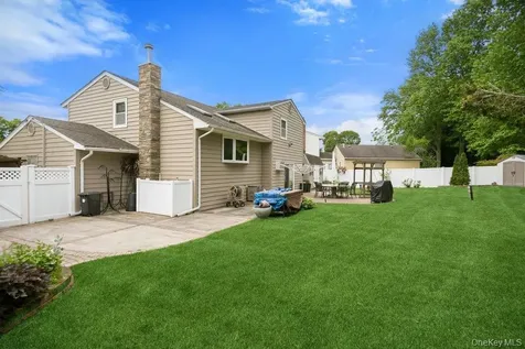 48 Lawrence Avenue Holbrook NY 11741