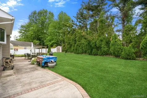 48 Lawrence Avenue Holbrook NY 11741