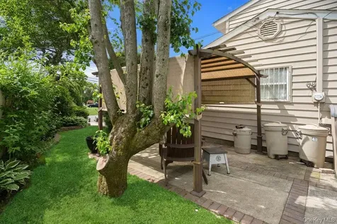 48 Lawrence Avenue Holbrook NY 11741