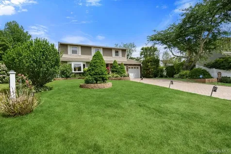48 Lawrence Avenue Holbrook NY 11741