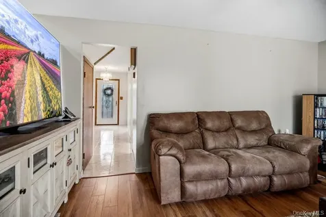 48 Lawrence Avenue Holbrook NY 11741