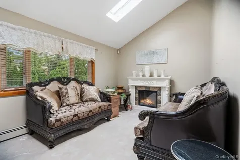 48 Lawrence Avenue Holbrook NY 11741