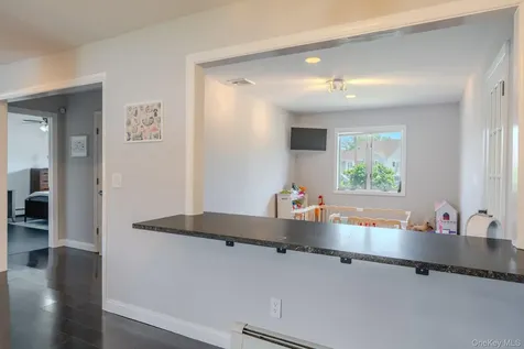 4 Lorraine Road Island Park NY 11558