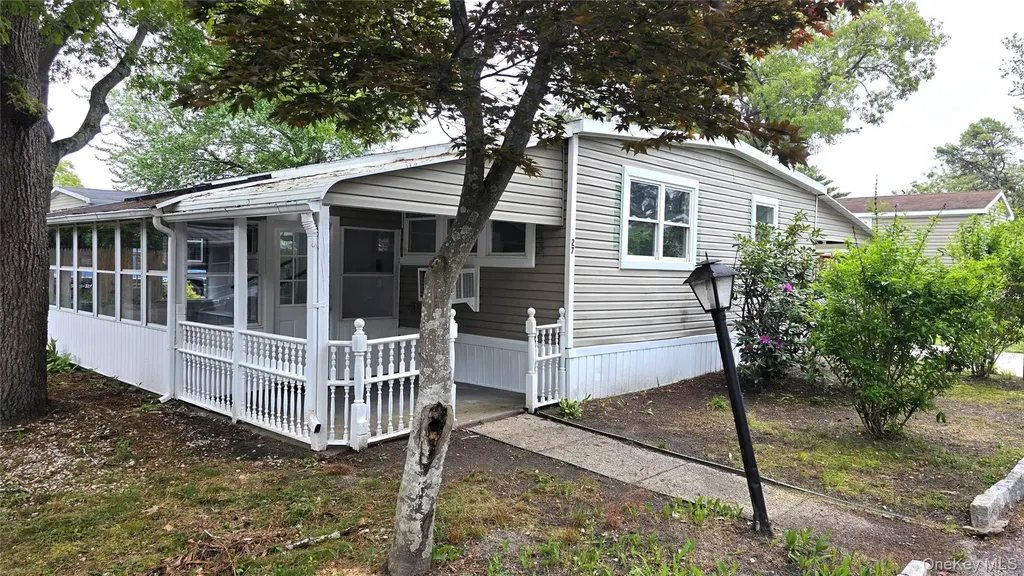 525 Riverleigh Avenue Riverhead NY 11901
