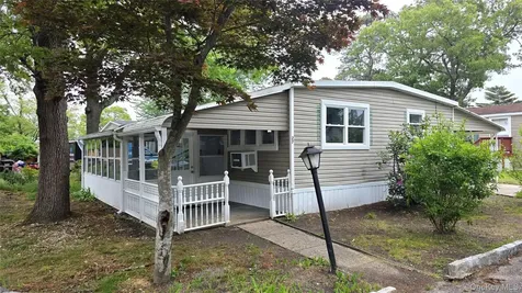 525 Riverleigh Avenue Riverhead NY 11901
