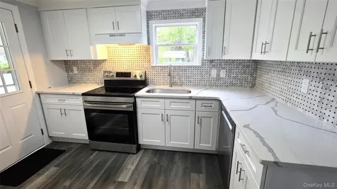 525 Riverleigh Avenue Riverhead NY 11901