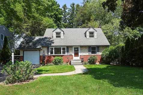 114 Hilldale Road Albertson NY 11507