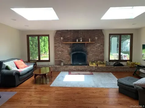 114 Hilldale Road Albertson NY 11507