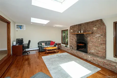 114 Hilldale Road Albertson NY 11507