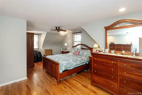 114 Hilldale Road Albertson NY 11507