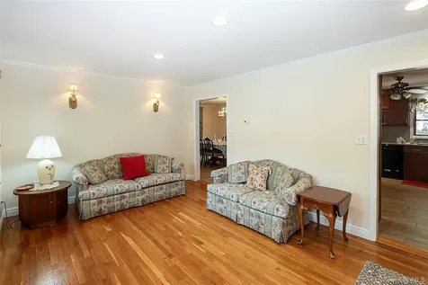 114 Hilldale Road Albertson NY 11507