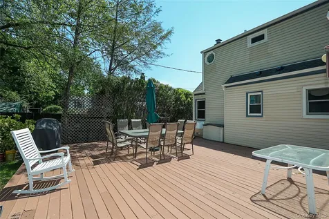 114 Hilldale Road Albertson NY 11507