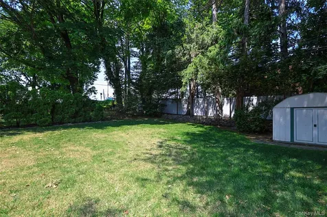 114 Hilldale Road Albertson NY 11507