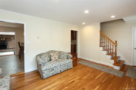 114 Hilldale Road Albertson NY 11507