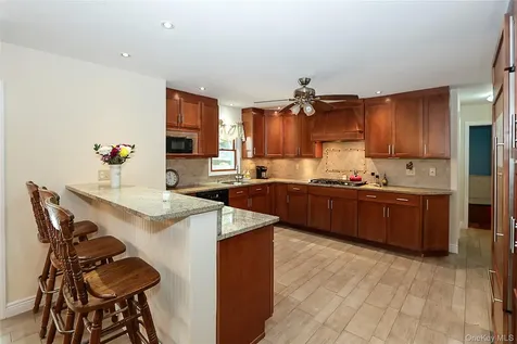114 Hilldale Road Albertson NY 11507