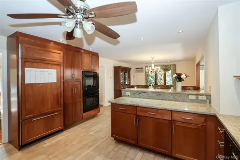 114 Hilldale Road Albertson NY 11507