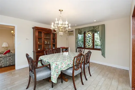 114 Hilldale Road Albertson NY 11507