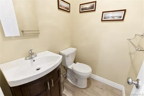44 Hidden Ridge Drive Syosset NY 11791