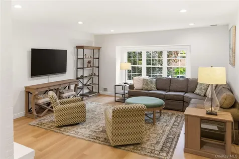 44 Hidden Ridge Drive Syosset NY 11791