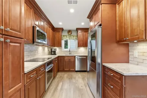44 Hidden Ridge Drive Syosset NY 11791