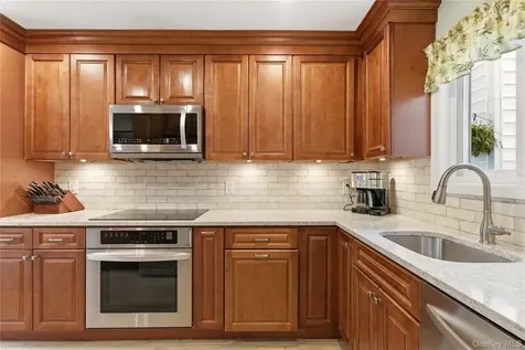 44 Hidden Ridge Drive Syosset NY 11791
