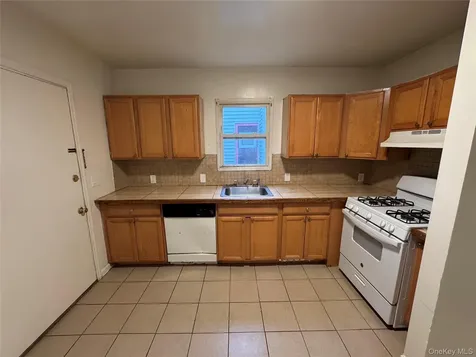 21 Jewett Avenue Poughkeepsie NY 12601