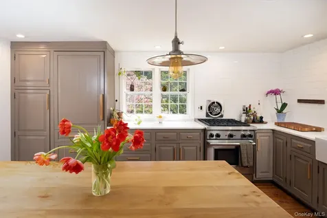 77 Upper Hook Road Rhinebeck NY 12572