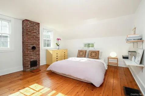 77 Upper Hook Road Rhinebeck NY 12572