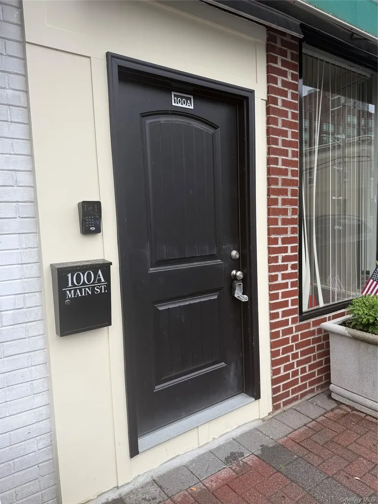 100A Main Street Mineola NY 11501
