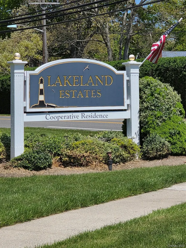 328 Lakeland Avenue Sayville NY 11782