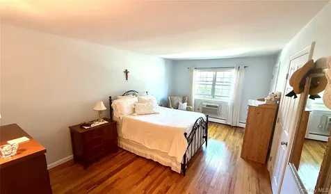 328 Lakeland Avenue Sayville NY 11782