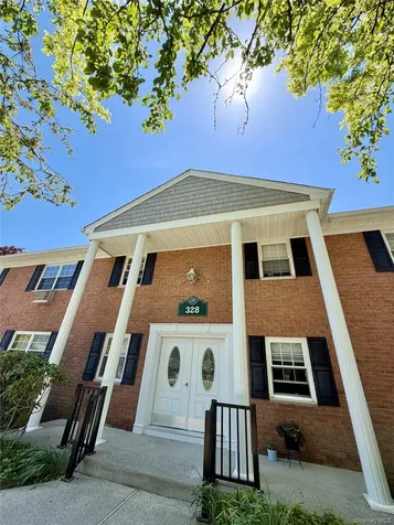 328 Lakeland Avenue Sayville NY 11782