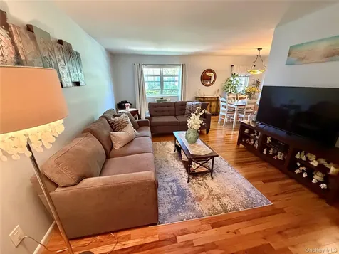 328 Lakeland Avenue Sayville NY 11782