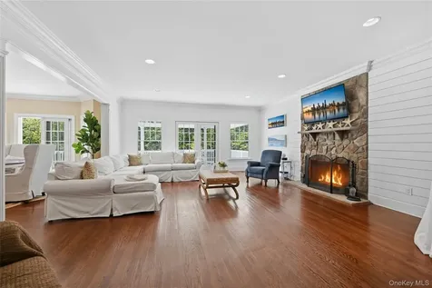 1330 Ridge Road Laurel Hollow NY 11791