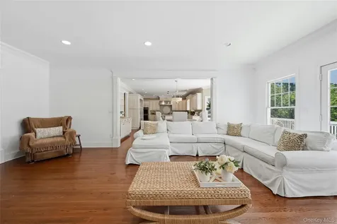1330 Ridge Road Laurel Hollow NY 11791