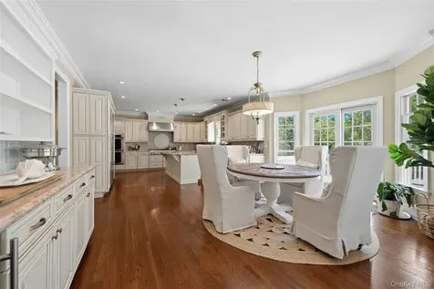 1330 Ridge Road Laurel Hollow NY 11791
