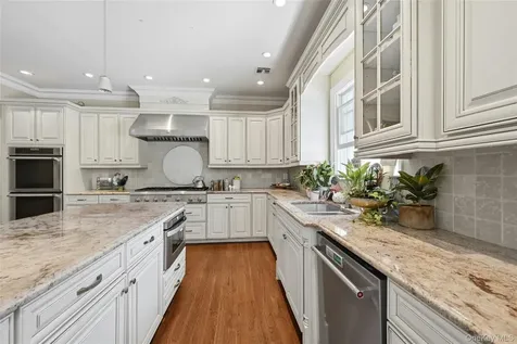 1330 Ridge Road Laurel Hollow NY 11791