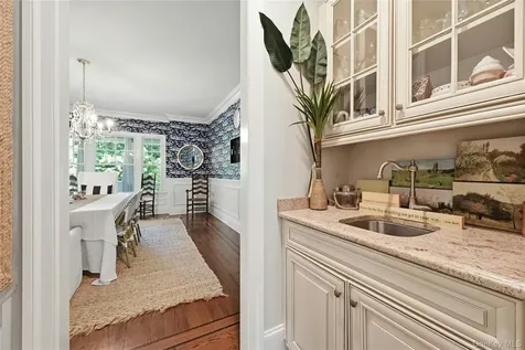 1330 Ridge Road Laurel Hollow NY 11791