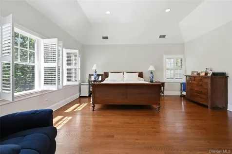 1330 Ridge Road Laurel Hollow NY 11791