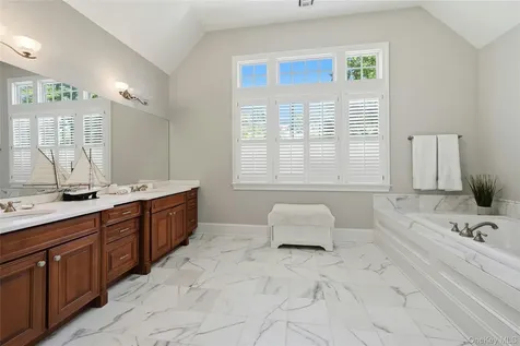 1330 Ridge Road Laurel Hollow NY 11791