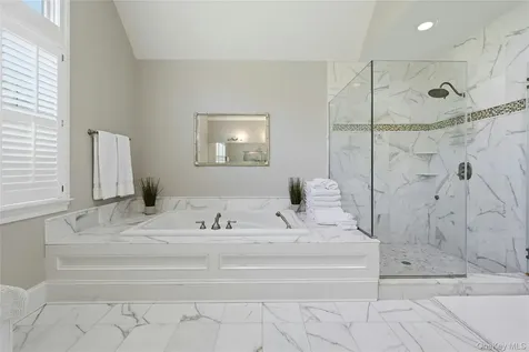 1330 Ridge Road Laurel Hollow NY 11791