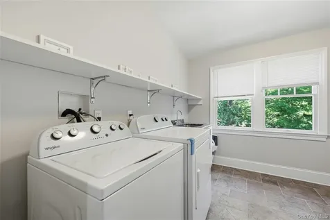 1330 Ridge Road Laurel Hollow NY 11791