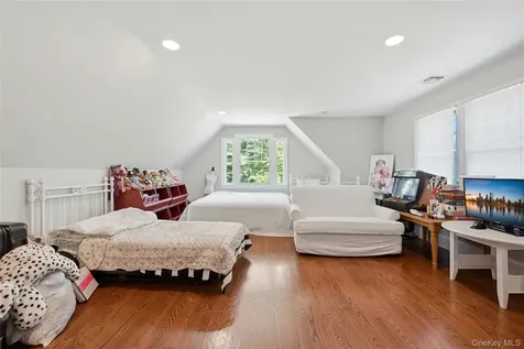 1330 Ridge Road Laurel Hollow NY 11791